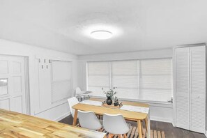 Dining - Central, Cozy Retreat (Vero Beach)