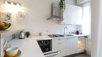 Comfort Apartment | Private kitchen | Mini-fridge, oven, stovetop, dishwasher