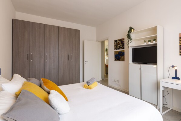 Appartement Confort | 1 chambre, bureau, fer et planche à repasser, accès au Wi-Fi (inclus)