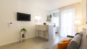 Leilighet – comfort | Oppholdsområde | Flatskjerm-TV