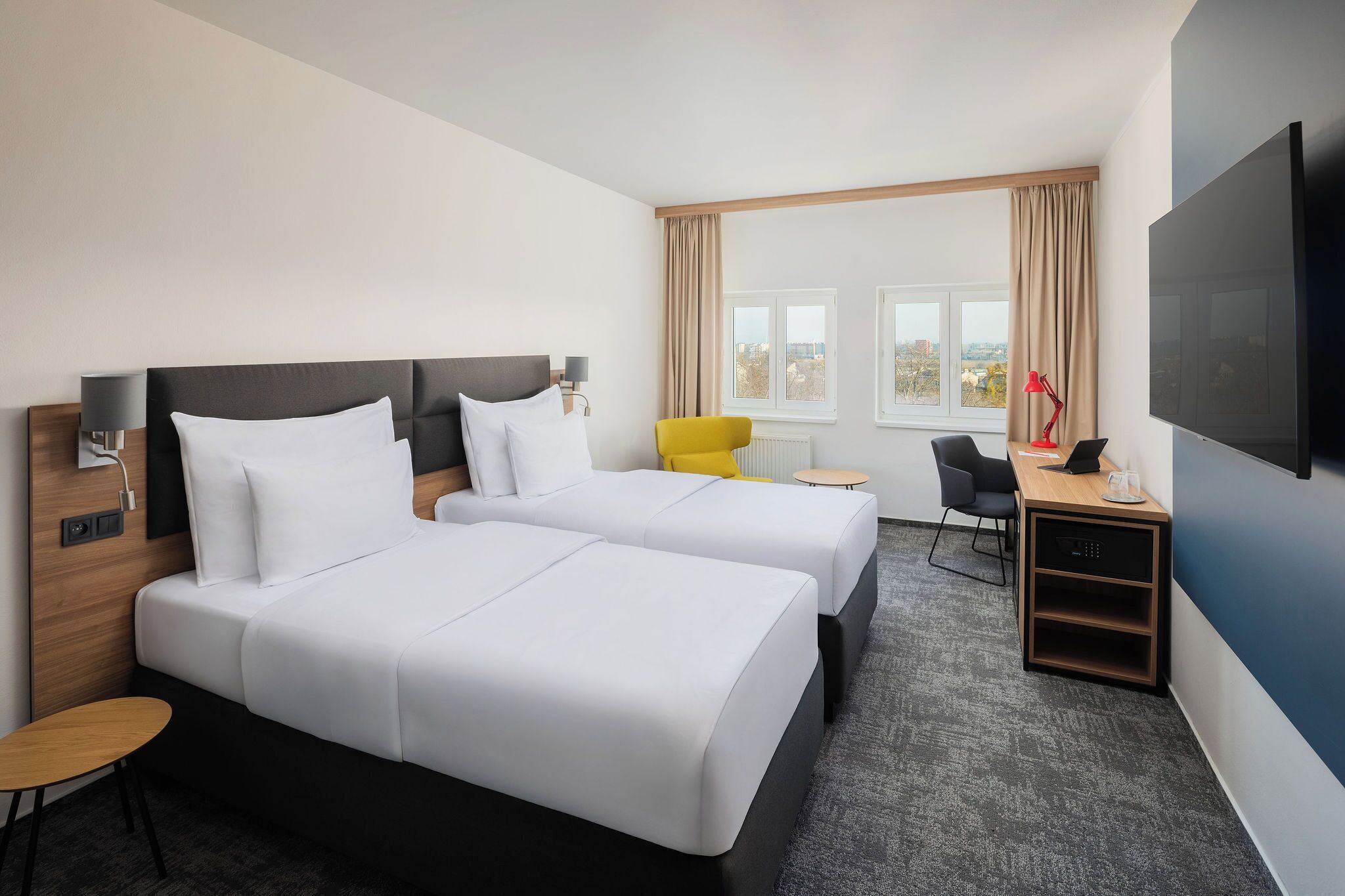 Habitación estándar con 2 camas individuales | Ropa de cama hipoalergénica, decoración individual, escritorio