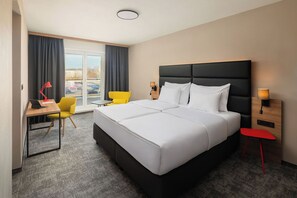 Superior Junior Suite | Allergivenligt sengetøj, individuelt design, skrivebord