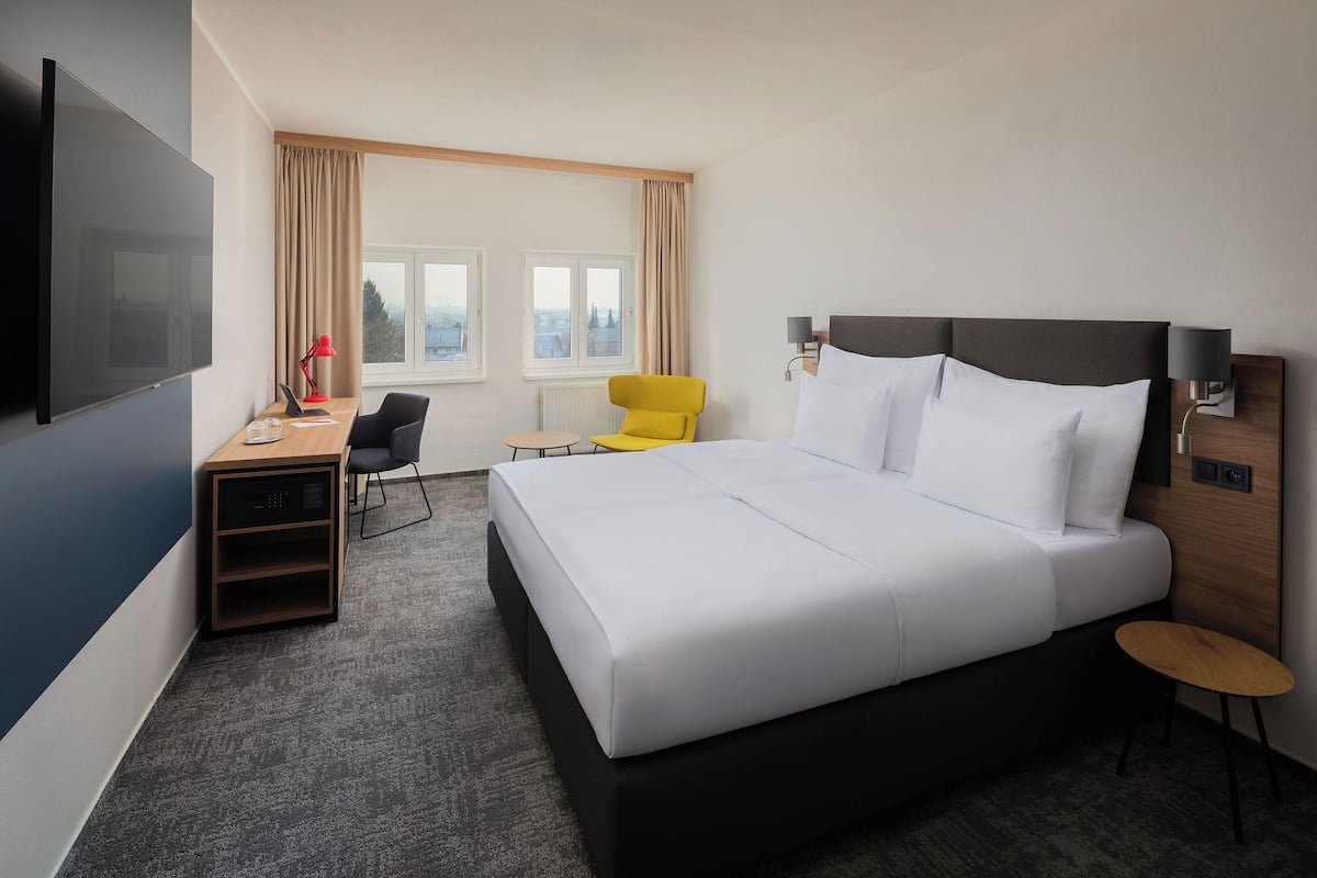 Standard-dobbeltværelse | Allergivenligt sengetøj, individuelt design, skrivebord