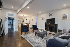 Smart TV - Inviting home near the heart of Downtown and Rino (Denver)