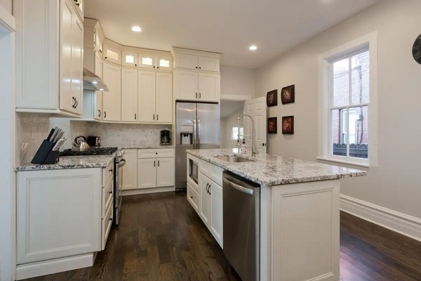 Kylskåp, mikrovågsugn, ugn och spishäll