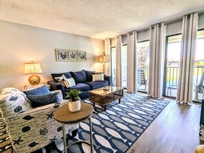 Smart TV, DVD player - Villa Largest Pool Views, centrally located (Panama City Beach)