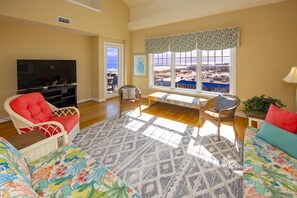 Smart-TV, DVD-Player, Tischtennisplatte, Bücher