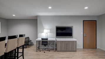 Apartment, 2 Bedrooms, Kitchen | Living area