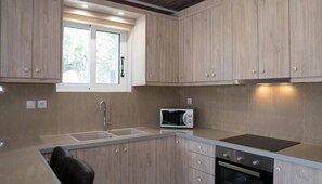 Fridge, oven, stovetop, electric kettle - Nafsika's House

 (Agios Kirikos)