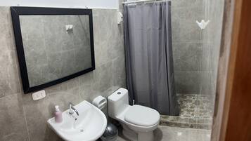 Toallas, jabón, papel higiénico