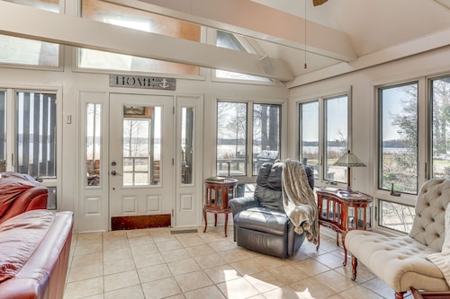 Boat Dock on Reelfoot Lake: Tiptonville Retreat