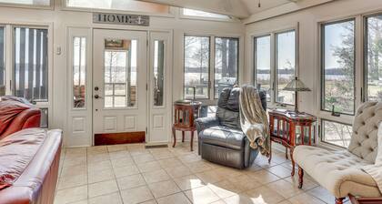 Boat Dock on Reelfoot Lake: Tiptonville Retreat