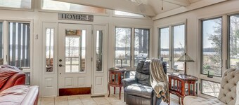 Boat Dock on Reelfoot Lake: Tiptonville Retreat