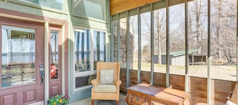 Boat Dock on Reelfoot Lake: Tiptonville Retreat