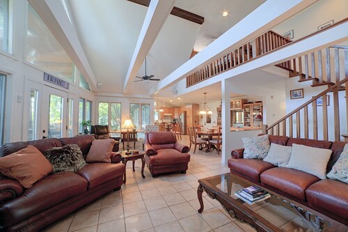 Boat Dock on Reelfoot Lake: Tiptonville Retreat