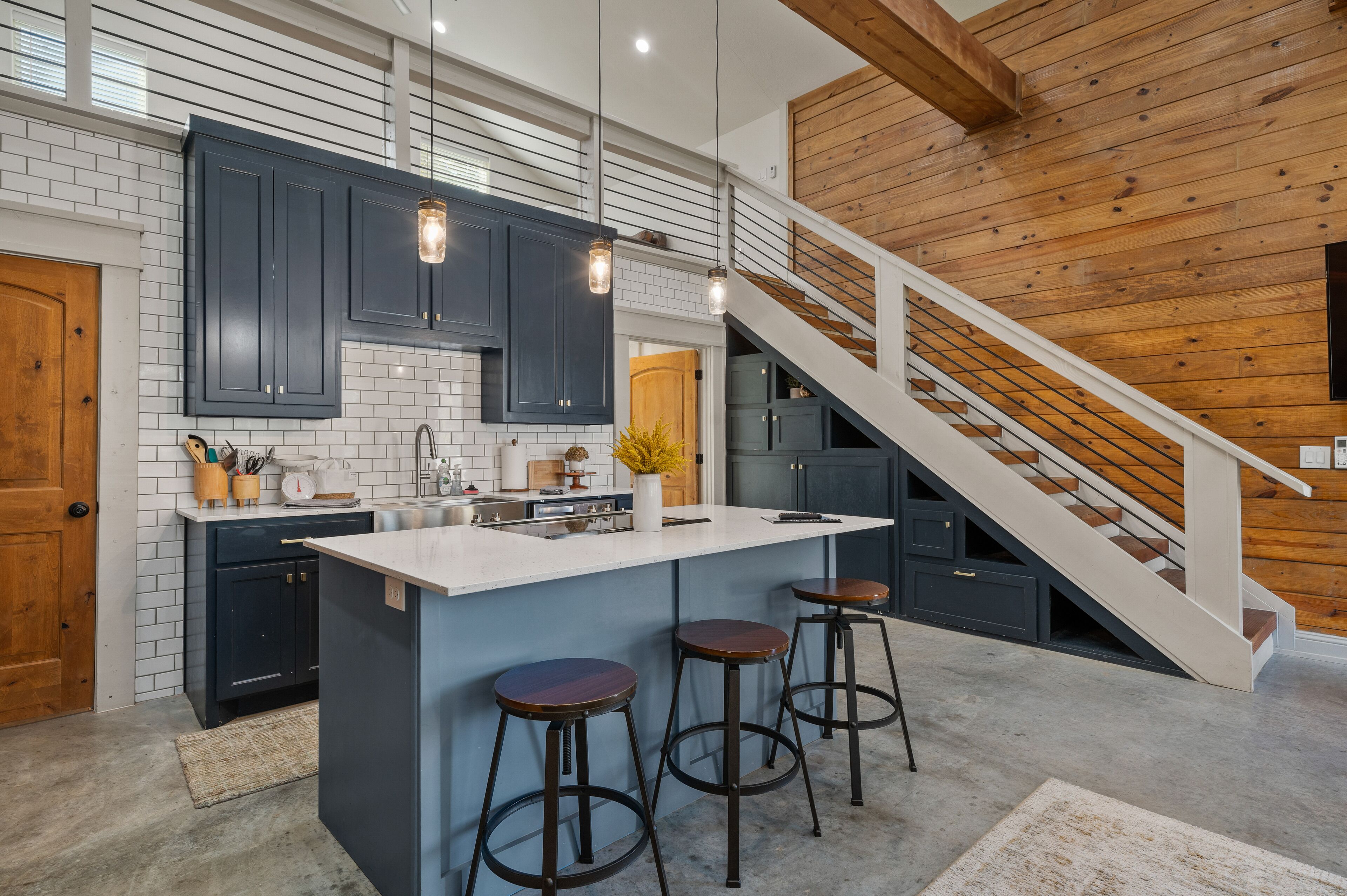 Oven, cookware/dishes/utensils