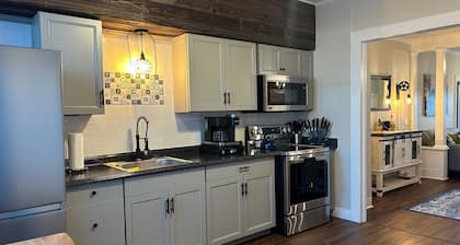 New 1BR Great Location Center of Town