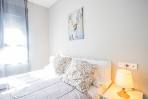 2 bedrooms, iron/ironing board, Internet