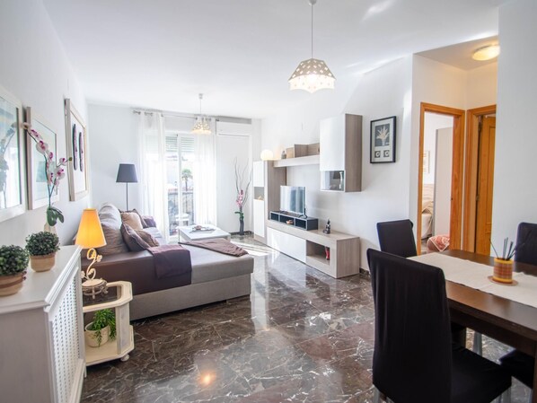 TV - Moon Apartment By A3Rentals (GRANADA)