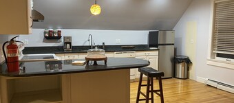 Lovely Loft across Madam Brett Park Entrance! Short drive to Main Street 