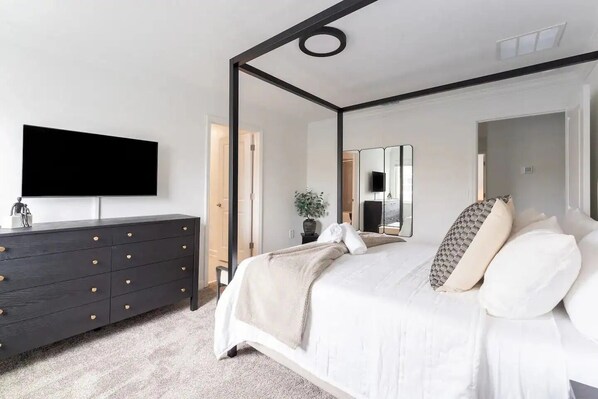 5 bedrooms, iron/ironing board, WiFi, bed sheets - Serene Pool Home in Storey Lakes Resort (Kissimmee)