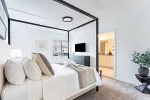 5 bedrooms, iron/ironing board, WiFi, bed sheets - Serene Pool Home in Storey Lakes Resort (Kissimmee)