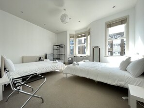 4 bedrooms, desk, iron/ironing board, travel crib