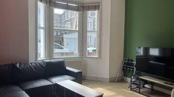 Smart TV, table tennis