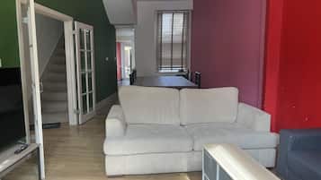 Smart TV, table tennis