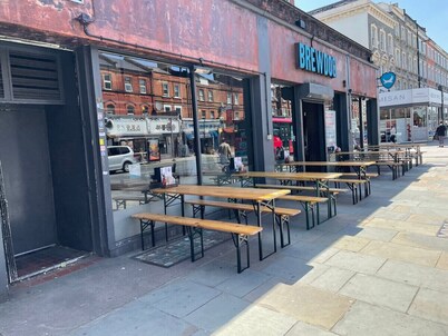 Spacious & Vibrant Townhouse | 2 Baths | Near Trains & Westfield | Sleeps Groups