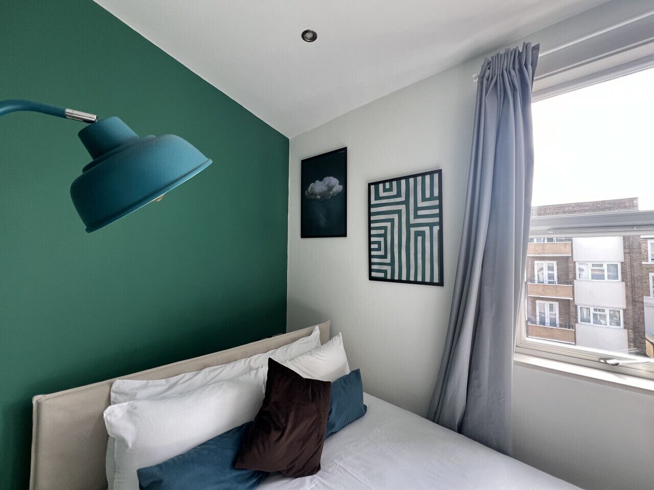 4 bedrooms, desk, iron/ironing board, travel crib