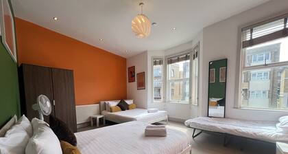 Spacious & Vibrant Townhouse | 2 Baths | Near Trains & Westfield | Sleeps Groups