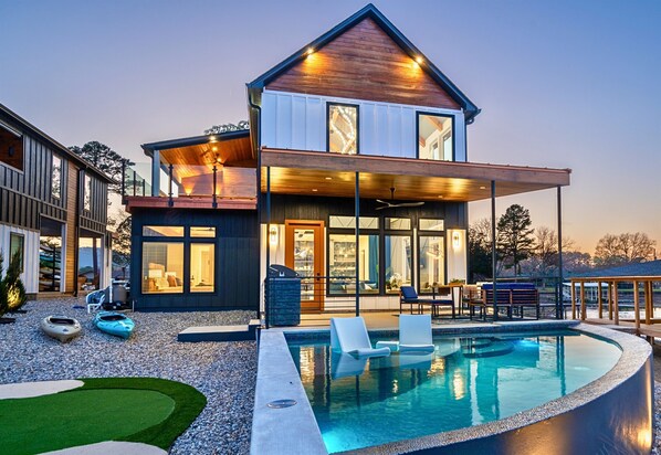 A heated pool - Heated Pool | Lakefront | Putting Green | Luxury (Hot Springs)