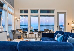 Smart TV - Heated Pool | Lakefront | Putting Green | Luxury (Hot Springs)