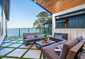 Terrace/patio - Heated Pool | Lakefront | Putting Green | Luxury (Hot Springs)