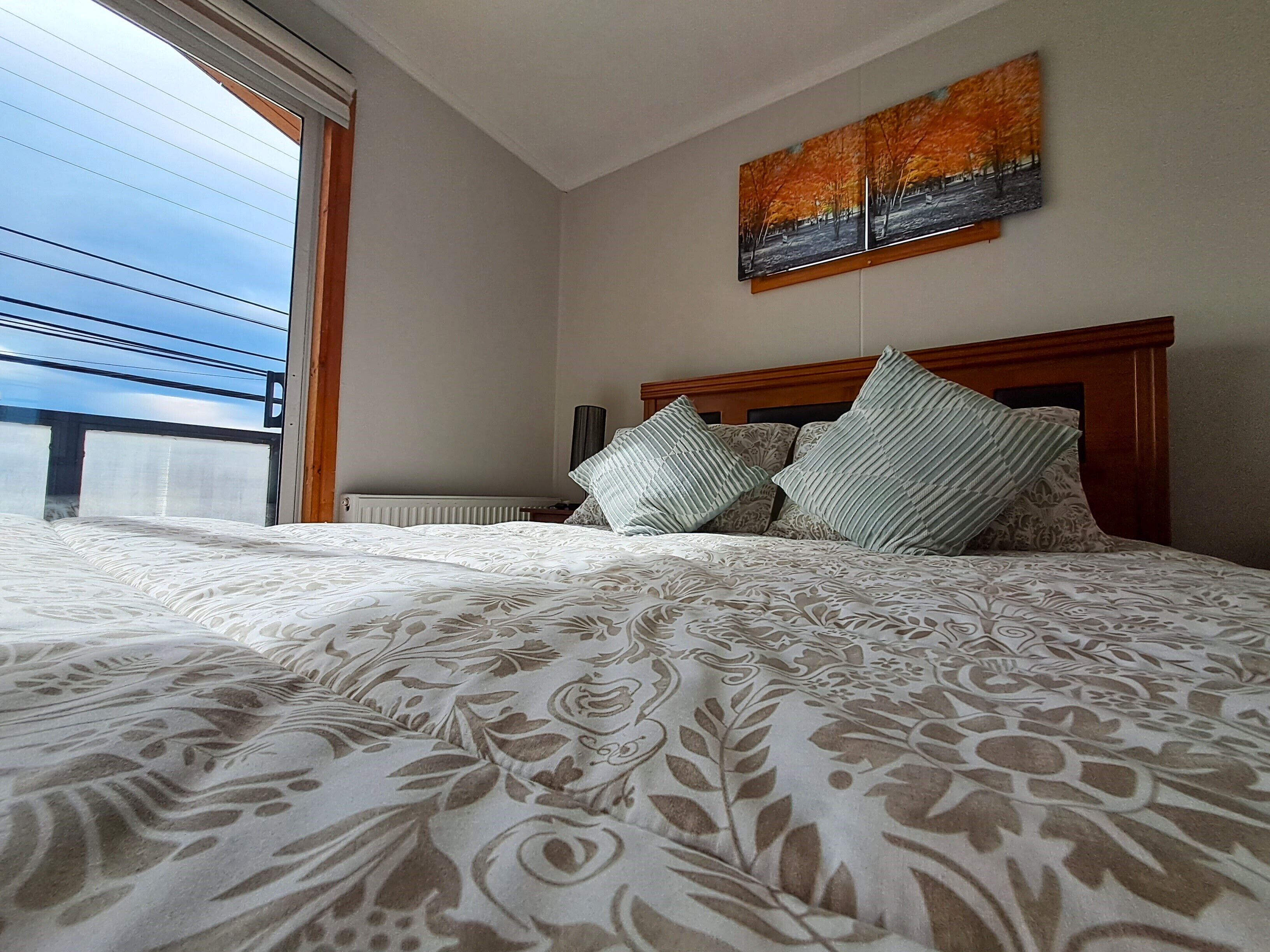 2 habitaciones, tabla de planchar con plancha, wifi y ropa de cama 