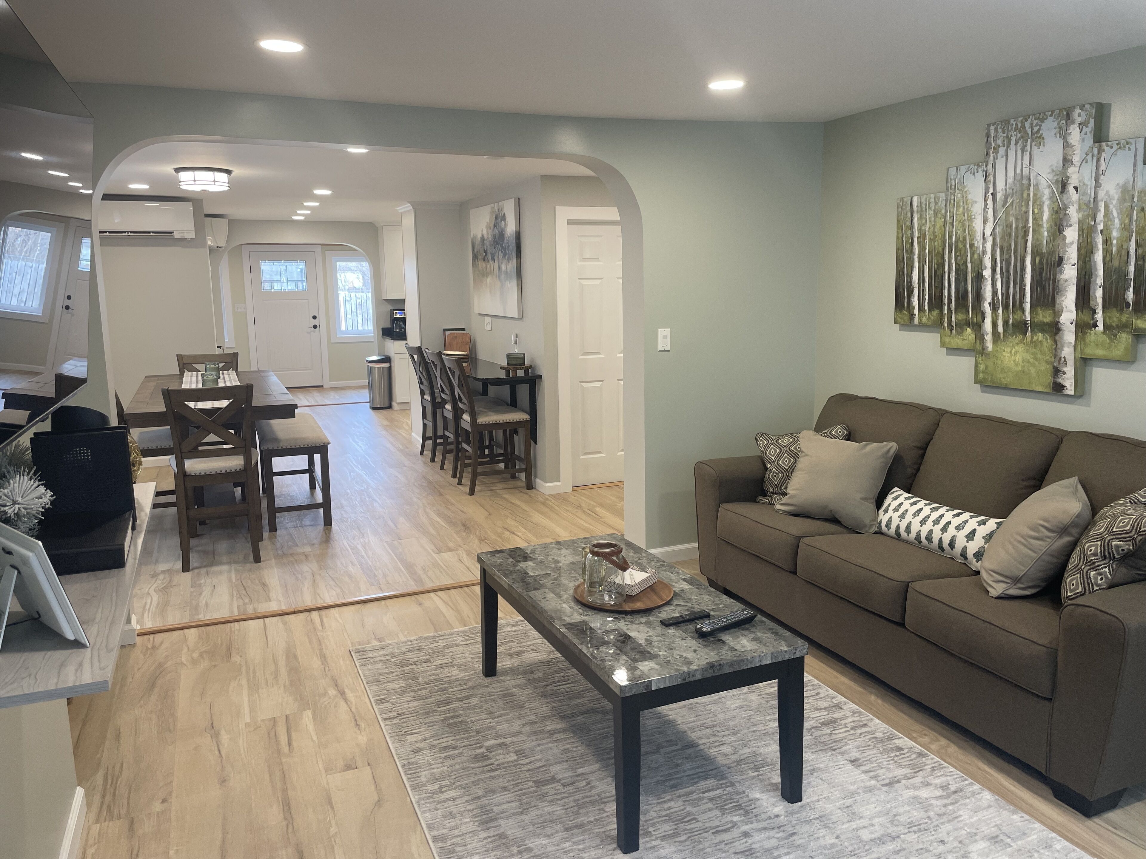 Brand new cozy, quiet interior, located in Village of Saugerties 3 mins to HITS