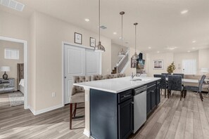 Interior - 1711 - Five-Bedroom Suite, Game Room, Pool & Spa (Davenport)