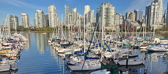 Chic 2BR Suite Vancouver West Downtown