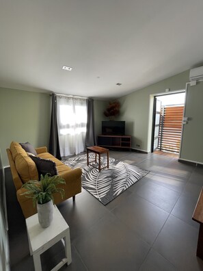 Smart TV - Logement Indépendant à 5mn des Plages ,commerces et Attractions Touristiques (Saint-Leu)