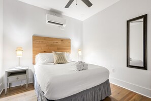 2 bedrooms, iron/ironing board, WiFi - The Heart of Historic King St | Cooper Suite (Charleston)