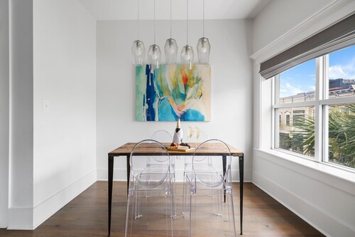 The Heart of Historic King St | Cooper Suite