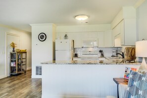 公寓客房, 1 張特大雙人床 (10 A, One Bedroom Condo) | 私人廚房