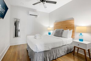 2 bedrooms, iron/ironing board, Internet - Retreat on King Street | Ashley Suite (Charleston)