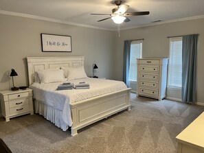 3 bedrooms, iron/ironing board, WiFi, bed sheets