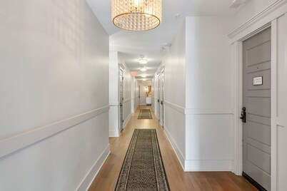 In the Heart of King Street | Hampton Suite