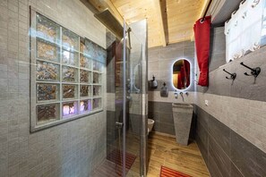 Dusche, Haartrockner, Bidet, Handtücher
