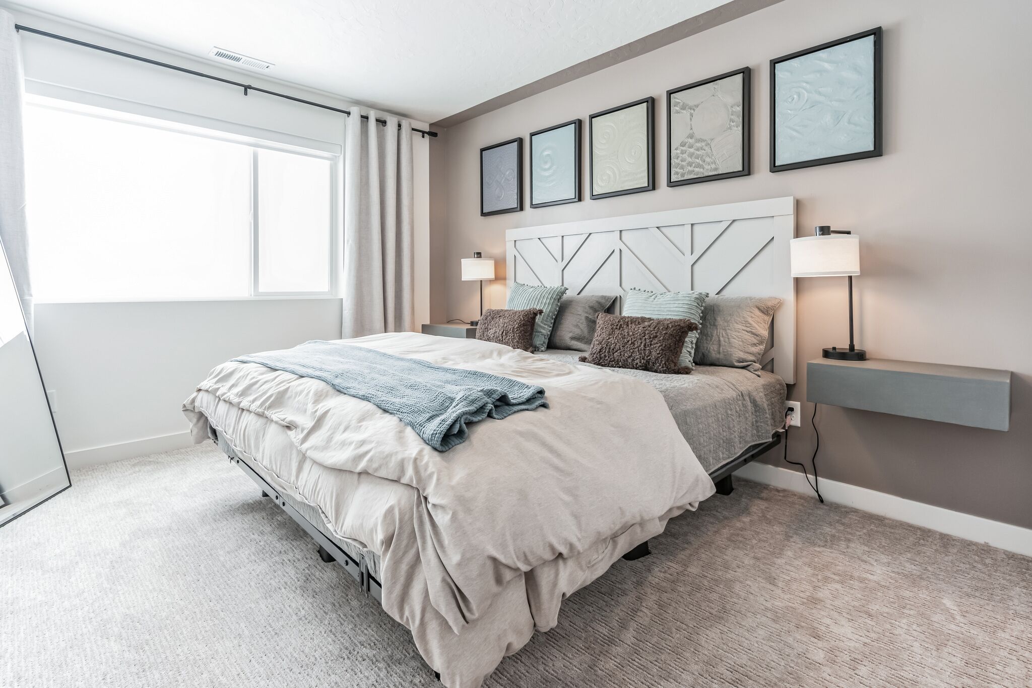 4 bedrooms, desk, iron/ironing board, travel crib