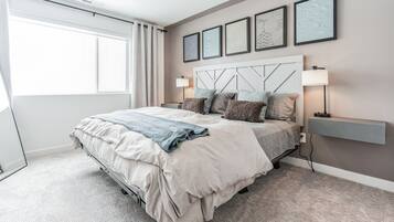 4 chambres, bureau, fer et planche Ă repasser, lit parapluie