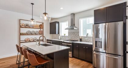 Perfect for multiple families, close to Lagoon and everything!